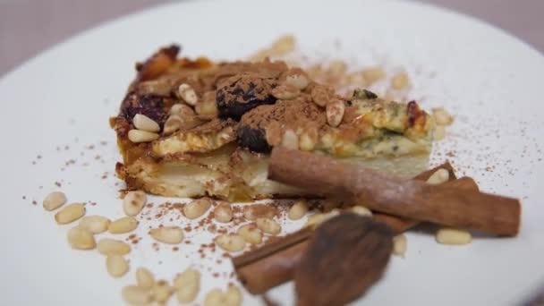 Turta Peynir Taze Armuttan Çeşitli Atıştırmalıklar Çam Fıstıklı Kakao Serpiştirilmiş — Stok video