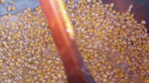 Processo Fabbricazione Popcorn Mescolare Gherigli Mais Caldo Smalto Popcorn Filmati — Video Stock