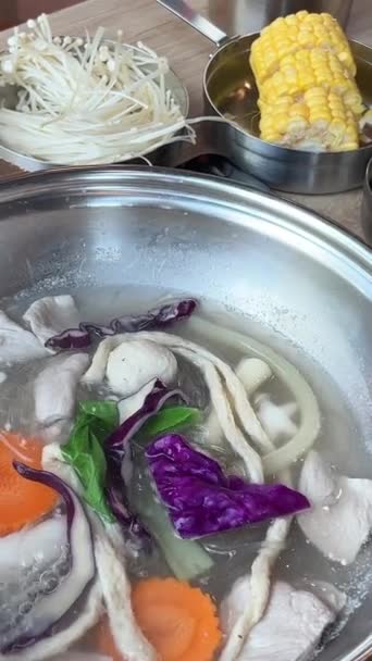 Tom Yam Soep Prep Aration Koken Water Voeg Ingrediënten Nationaal — Stockvideo