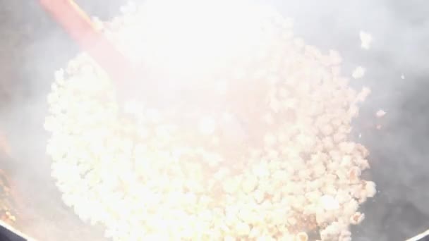 Wewnętrzny Widok Bliska Jądra Popcornu Gwałtownie Eksploduje Wznosi Się Kierunku — Wideo stockowe
