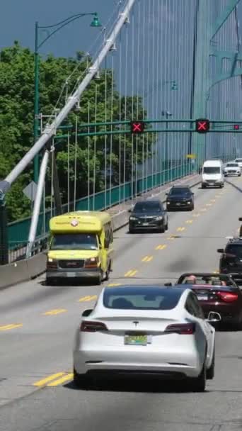 Vancouver Kanada 023 Lion Gate Bridge Verkehr Autoverkehr Sommertag Eisenstruktur — Stockvideo