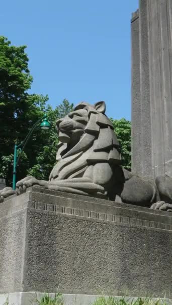 Vancouver Canada Lion Gate Bridge Stone Lions Video Verticale Filmati — Video Stock