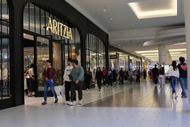 ARITZIA Metropolis 'te İngiliz Kolombiyası, Kanada Burnaby 01.02.2024