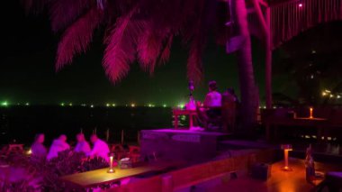 Bir gece kafesinde parti. Vietnam Phu Quoc Adası 