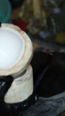 Yol kenarındaki meyveli buz satıcısı, meyveli buz yapıyor. Cam bardakta ev yapımı muzlu dondurma yapıyorum. Güzel servis ve dekorasyon. Yemek pişirme süreci. Yemek yapmak.. 