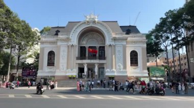 Saigon şehrinde tatillerde motosikletli otellerde yaşayan insanlar. Seyahat acentesi Asya 'da Ho Chi Minh Şehri Vietnam 06.18.2024