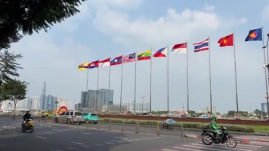 Saigon şehrinde tatillerde motosikletli otellerde yaşayan insanlar. Seyahat acentesi Asya 'da Ho Chi Minh Şehri Vietnam 05.02.2024