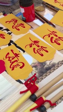 Bir çok farklı ürün sebze sebzesi güzel kesilmiş oyuncaklar. Her turist için geniş bir çeşit ürün seçimi. Vietnam Ho Chi Minh Şehri 06.18.2024.