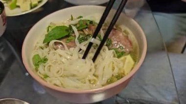 Doğulu erişte çorbası, Vietnam pho bo çorbası. Yüksek kalite 4k görüntü
