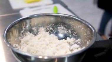 Hindistan cevizli badem ezmesi yapma işlemi. Hindistan cevizli Noel kurabiyesi. Alt bavyera Almanya 'sında ev yapımı kurabiyeler. Yüksek kalite 4k görüntü