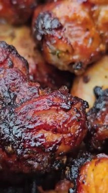 Taze pişmiş et. Barbekü fileto ve fileto, domuz filetosu bifteği. Kebap bifteği. Baharatlı barbekü. Açık hava. Yüksek kalite 4k görüntü