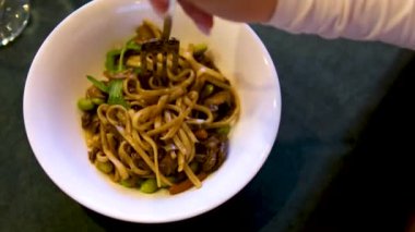 Udon Vermicelli 'nin Domuz Arkaplanı Kaydırıcı Sho. Yüksek kalite 4k görüntü