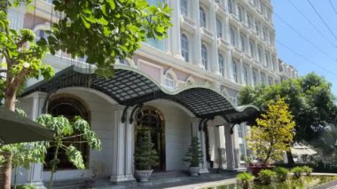 Gece beş dakikalık otel telefonu Vietnam 'da beş yıldızlı palmiye ağaçlarının duvarına yazılmış sonat pahalı lüks otel Ho Chi Minh City 07.26... 2024