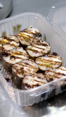 Yemek tarifi, adım adım suşi tempura. Yüksek kalite 4k görüntü