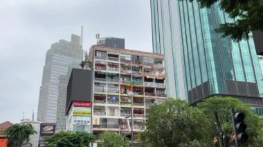 Ho Chi Minh şehri, Saigon, Vietnam, Asya Cafe apartmanı gündüz. Daire, Nguyen Hue caddesindeki Ho Chi Minh şehrinde yeni bir turistik mekan.