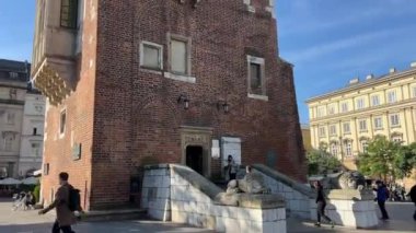 Krakow tarihi pazar meydanı, Polonya, Orta Avrupa. Pazar Meydanı Krakow, Polonya 'nın eski Krakow kentinin merkez meydanıdır.