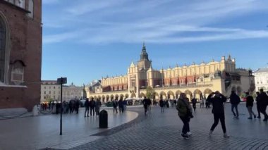Krakow tarihi pazar meydanı, Polonya, Orta Avrupa. Pazar Meydanı Krakow, Polonya 'nın eski Krakow kentinin merkez meydanıdır.