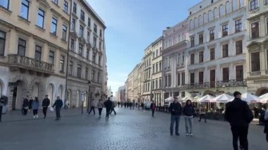 Krakow tarihi pazar meydanı, Polonya, Orta Avrupa. Pazar Meydanı Krakow, Polonya 'nın eski Krakow kentinin merkez meydanıdır.