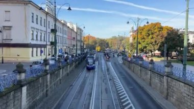 Krakow şehir merkezinde bir tramvay. Krakow Polonya 11.06.2024