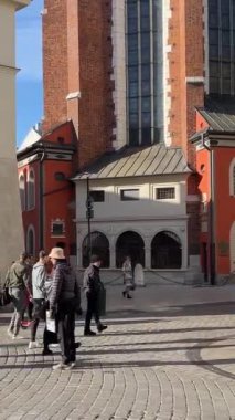Krakow tarihi pazar meydanı, Polonya, Orta Avrupa. Pazar Meydanı Krakow, Polonya 'nın eski Krakow kentinin merkez meydanıdır.