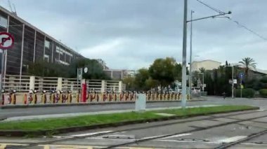 Barselona Barselona 'nın sokaklarında yağmurlu hava 11.27.2024 