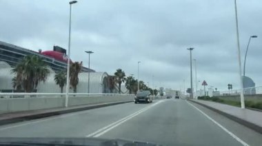 Barselona Barselona 'nın sokaklarında yağmurlu hava 11.27.2024 