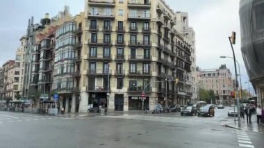 Barselona Barselona 'nın sokaklarında yağmurlu hava 11.27.2024 