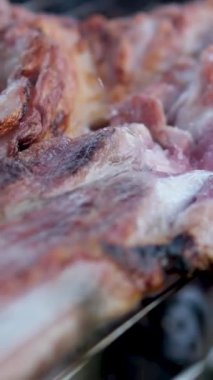 Izgara domuz pirzolası. Yaz etkinliği. Barbekü Izgara Domuz Bifteği. 