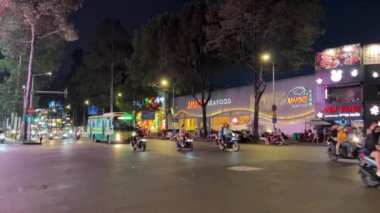 Kavşak yayaları Vietnam Ho Chi Minh Şehri 12.12.2024