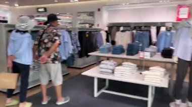 Central Samui alışveriş merkezindeki H ve M mağazası Ho chi minh Vietnam Saigon 12.28.2024 