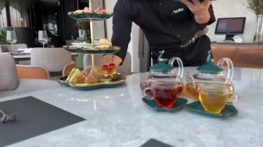 En üst kattaki restoran Vietnam 'dan Dine Wine gönderiyor. Saigon Bitexco Finans Kulesi Ho Chi Minh Vietnam 01.02.2025 