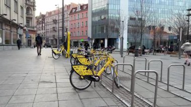 Katowice Hava Manzarası. Katowice 'nin modern şehir merkezi, Yukarı Silezya. KATOWICE, POLAND 03.24.2025