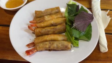 Tatlı ve ekşi soslu börek. Yüksek kalite 4k görüntü