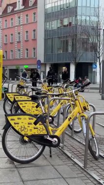 Katowice Hava Manzarası. Katowice 'nin modern şehir merkezi, Yukarı Silezya. KATOWICE, POLAND 03.24.2025