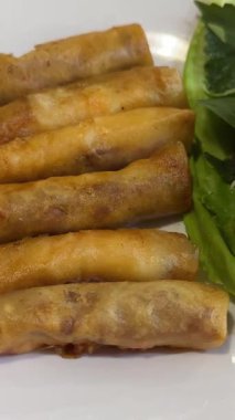 Tatlı ve ekşi soslu börek. Yüksek kalite 4k görüntü