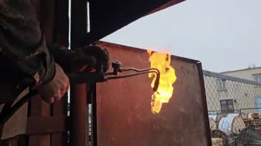 Gaz kesiciyi ayarla, metali kes. Yüksek kalite 4k görüntü