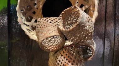 El yapımı bambu sepetine odaklan. Yüksek kalite 4k görüntü