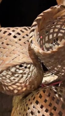 El yapımı bambu sepetine odaklan. Yüksek kalite 4k görüntü