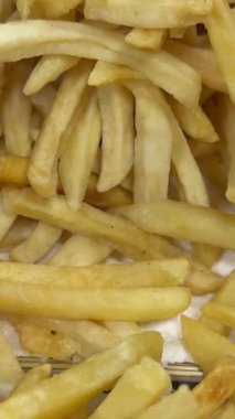 Patates kızartması, daire şeklinde dönüş. Yakın plan. fast food. Yüksek kalite 4k görüntü