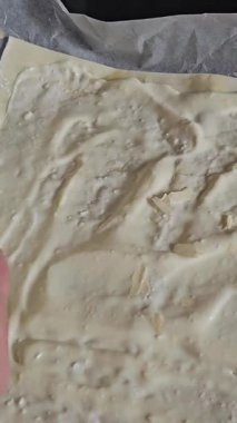 Lezzetli bir ıspanak ve Peynir Pasta Sanatsal Yaradılışı İçin Taze Bir Ispanak Hazırlama Video Adımları. ıspanaklı turta tarifi