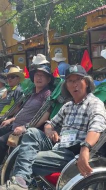 Rickshaw Hoi An Cyclo ve A Tour Cycle rickshaws, Hoi An 'ın eski kasabasındaki Fransız siklonundan Xich Lo olarak bilinirler. Vietnam Hoi 05.22.205