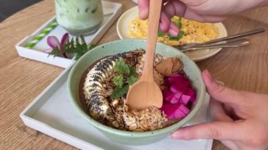 Superfood, meyve ve meyveli meyve suyu kasesi. - Evet. Yüksek kalite 4k görüntü