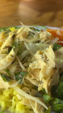 Vietnamlı haşlanmış tavuk ve çok lezzetli kümes hayvanları. Yüksek kalite 4k görüntü