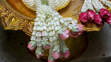 Altın Buddha Wat Traimit Tapınağı, Bangkok. Tapınak, Bangkok Çin Mahallesi ağırlığında dünyanın en büyük som altından Buda heykeline sahip. - Evet. Yüksek kalite 4k görüntü