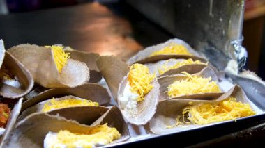 Lezzetli Meksika tacoları. Ev yapımı Amerikan Yumuşak Kabuklu Biftek Tacoları. Meksika Burrito 'su. Tortilla Fast Food. Meksika usulü Carnitas Tacos Fajitas. Amerikan Taco Salsa Mısır Tortilla Carne 