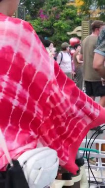  Öğleden Sonra İş Saati 'nde Bisiklete Binen İnsanlar. - Vietnam 10.02.2025