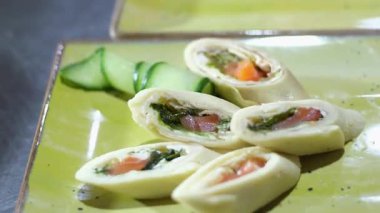 Empanada argetinian turtası, Samosa turtası, Arjantin 'den geleneksel fırın, evde hamuru et ve sebzelerle dolduran şef, ev yapımı İspanyol böreği. Yüksek kalite 4k görüntü