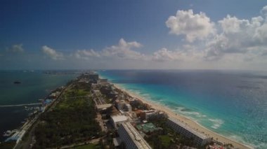 Karayip Sahili, Cancun, Meksika 'nın havadan çekilmiş fotoğrafı..