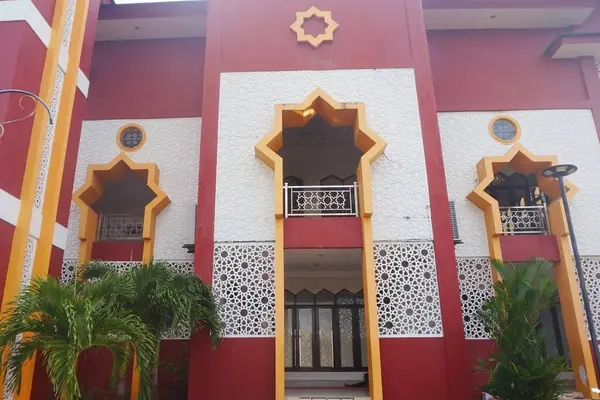 Eski dönümdeki camii.