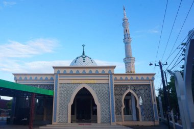 Cami ve gökyüzü